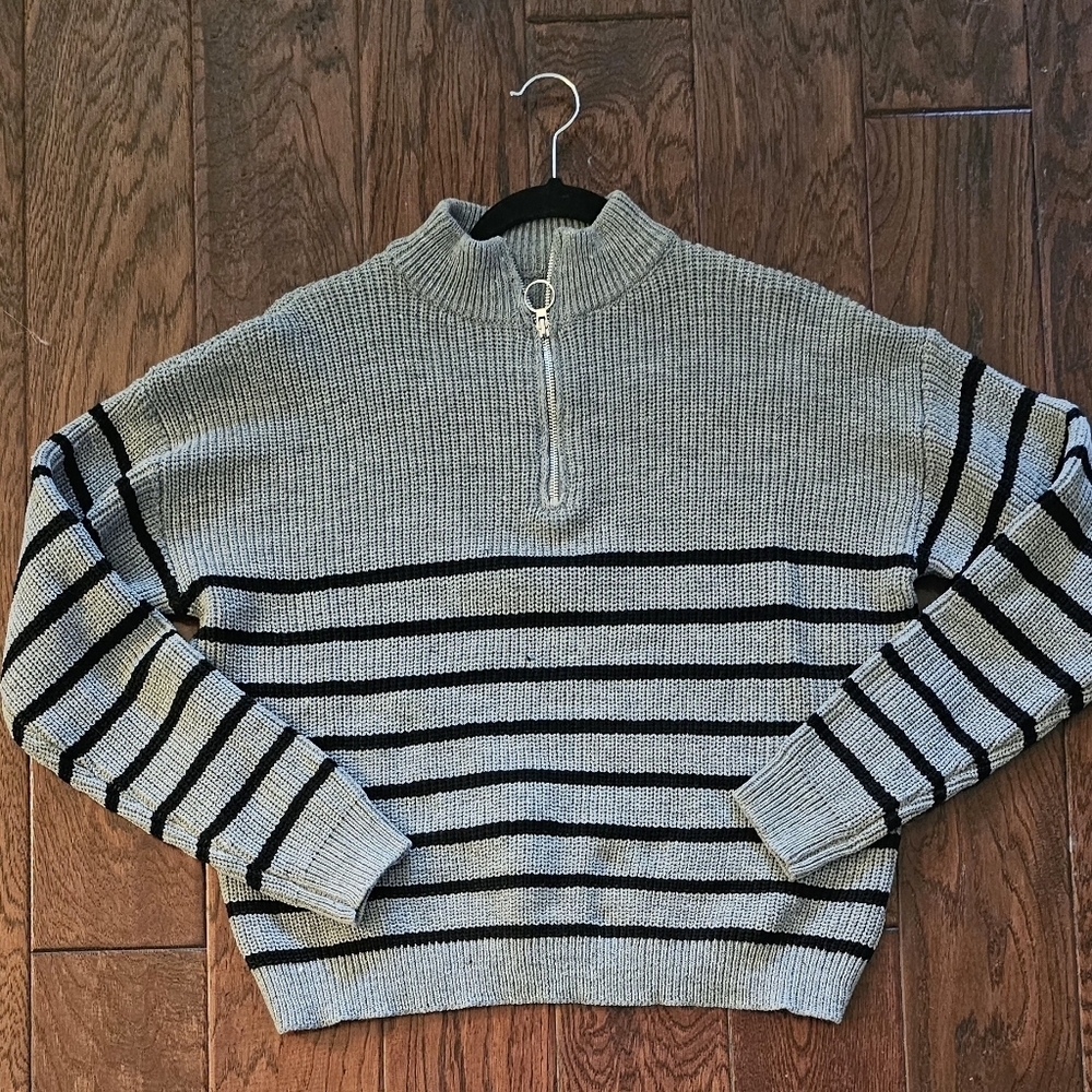 Shein Sweater Quarter Zip-Up Grey and Black Large Cropped - Picture 5 of 10